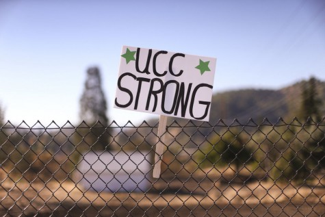 Umpqua Community College shows support after a mass shooting  Oct. 1. OregonLives photo 