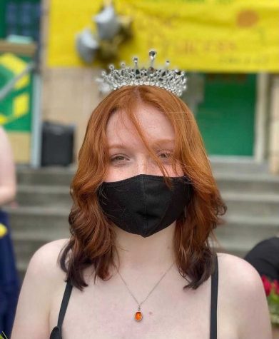 Rena Marthaler, Junior crowned Rose Princess on Cleveland's front steps 