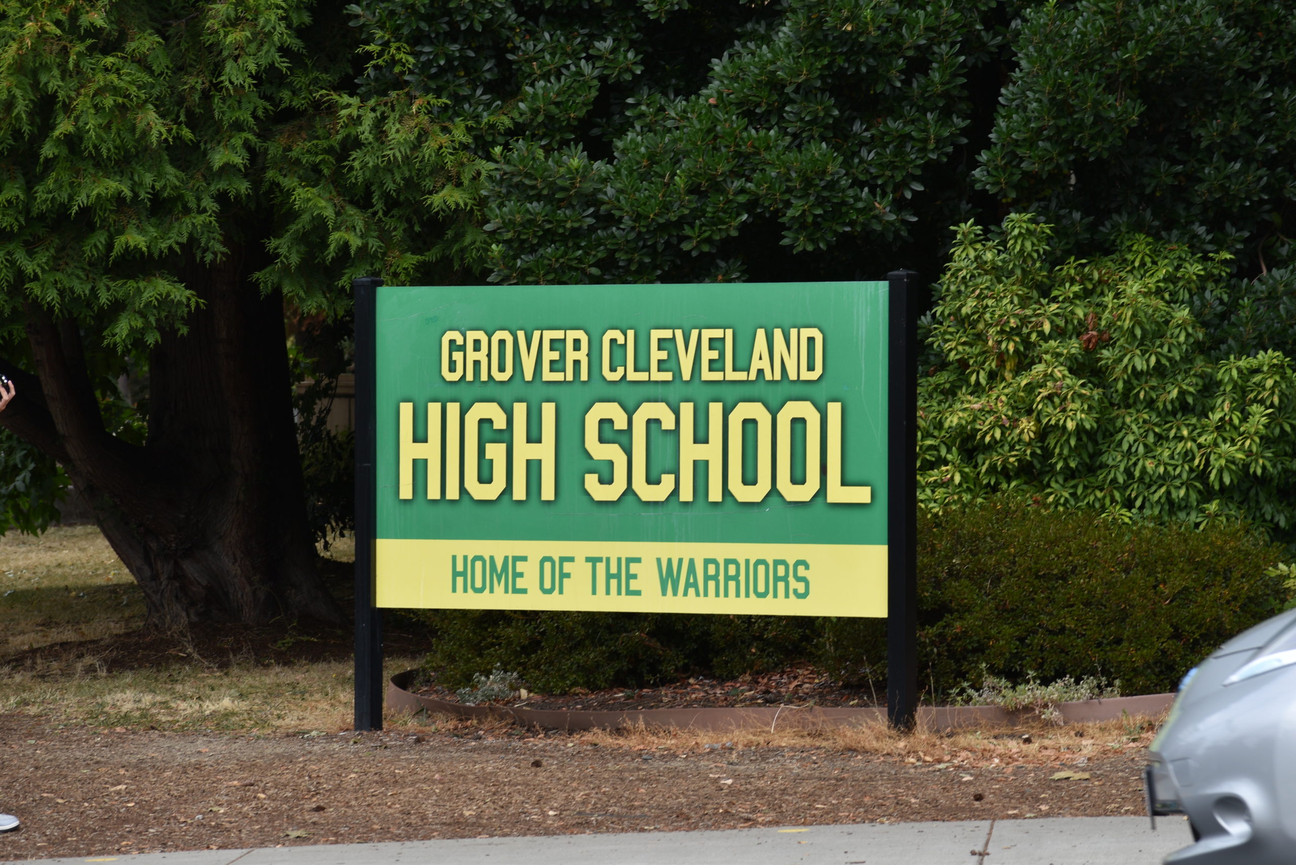 Grover Cleveland High School sign on 26th and Powell