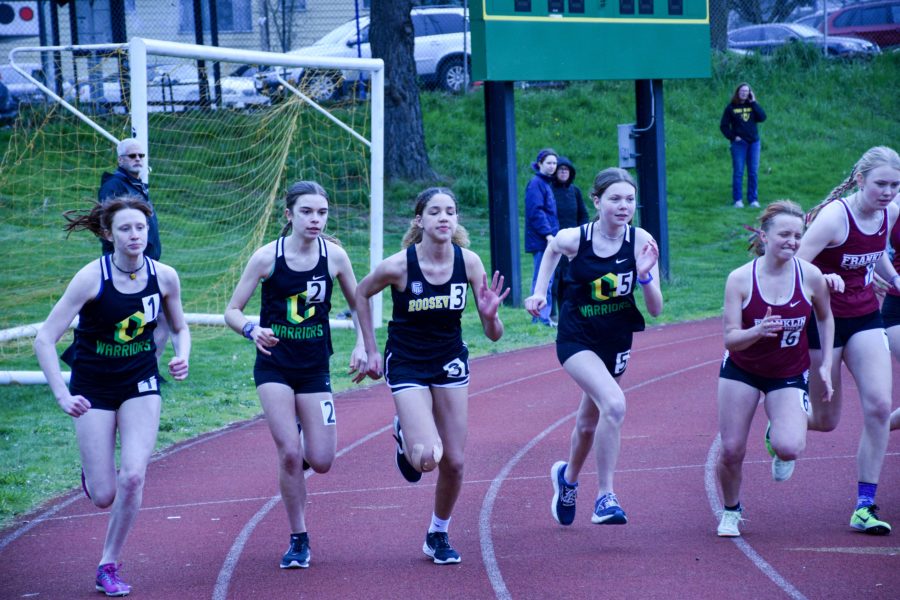 Iris+Stasiuk%2C+Cora+Frick%2C+and+Anna+Rogoway+represent+Cleveland+in+the+1500+meter+race+on+April+5.